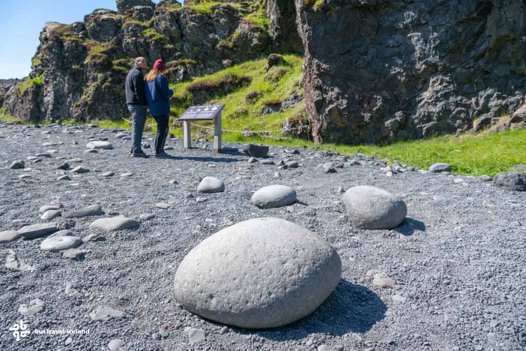 Djupasalonssandur-black-sand-beach-Snaefellsnes-