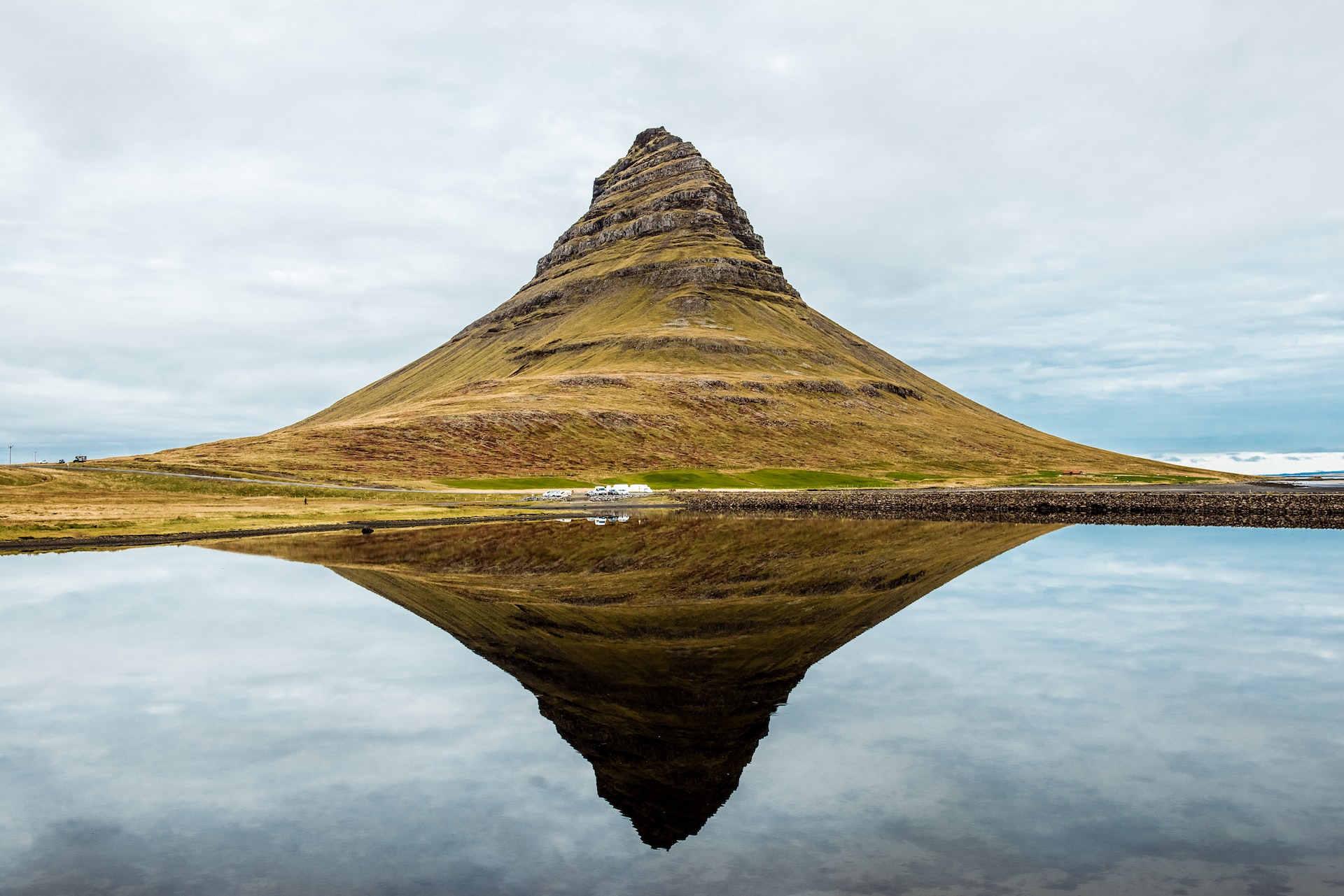 kirkjufell mountain iceland book tours snæfelsnes